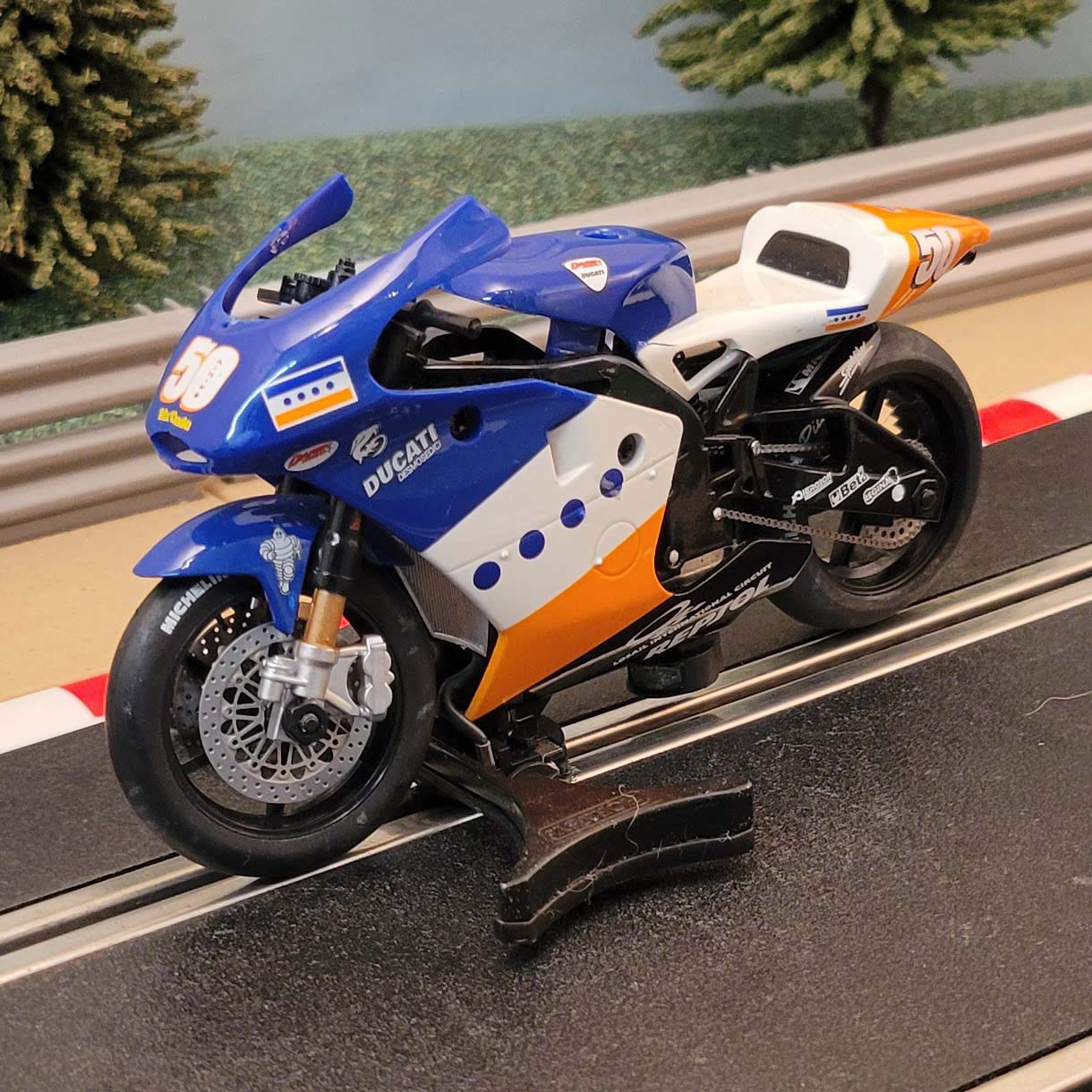 Scalextric moto gp motorbikes circuit 1 set on sale