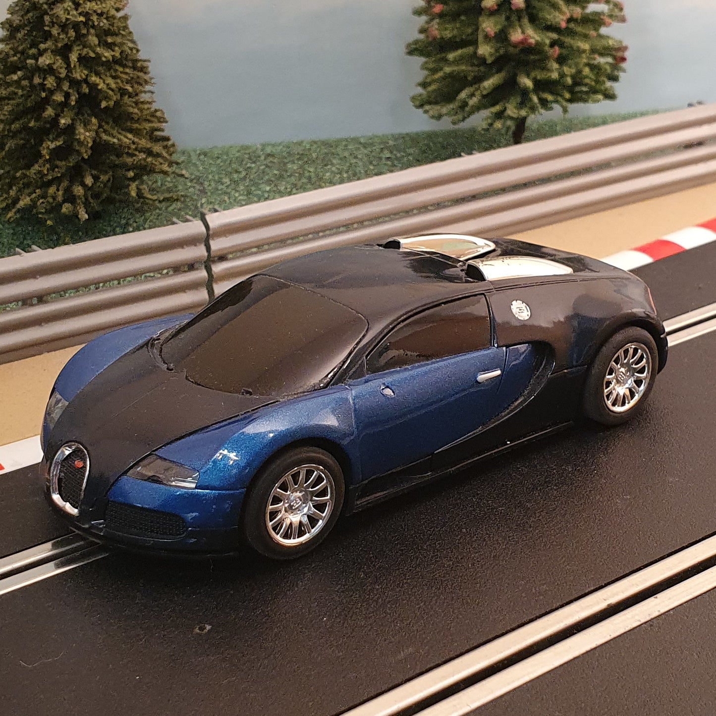 Scalextric 1:32 Car - Blue / Black Bugatti Veyron #MW