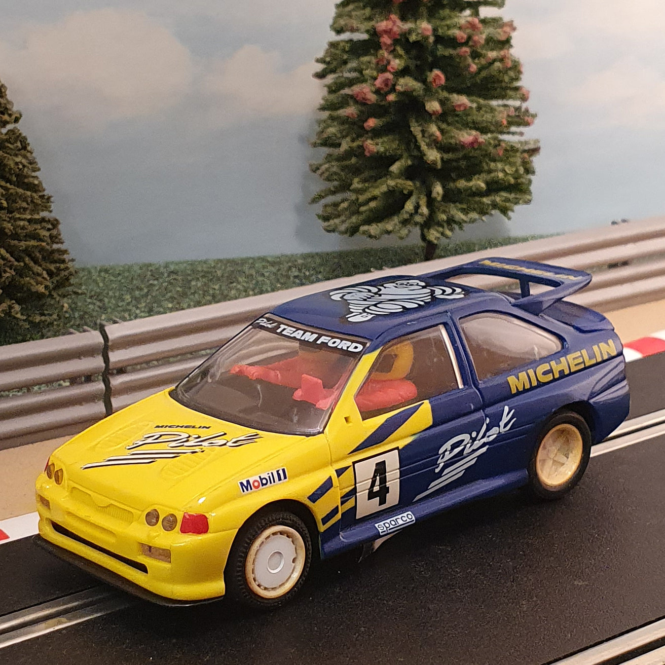 Scalextric 1:32 Car - C677 Ford Escort Cosworth - Michelin Pilot #4 #K