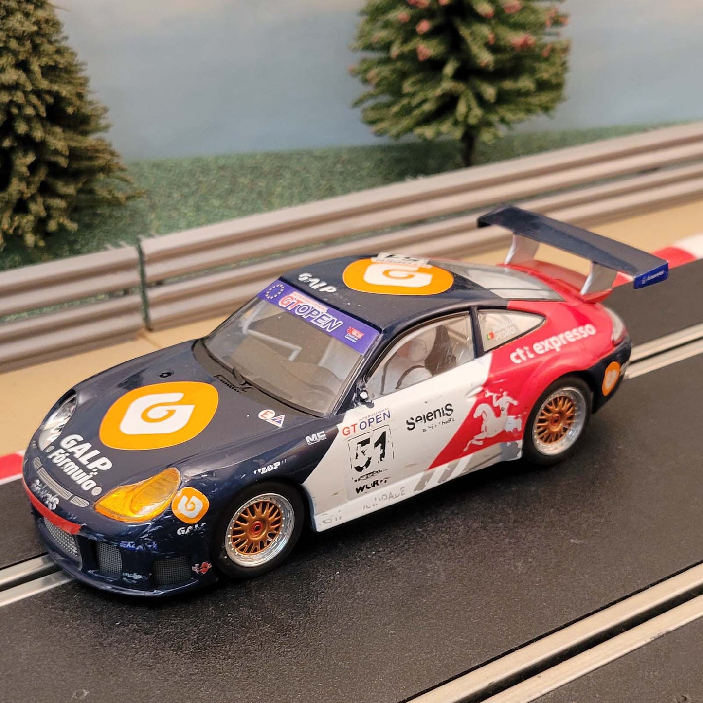 Scalextric 1:32 Digital Car - C2849D Porsche 911 GT3R Galp #51 *LIGHTS* #Z