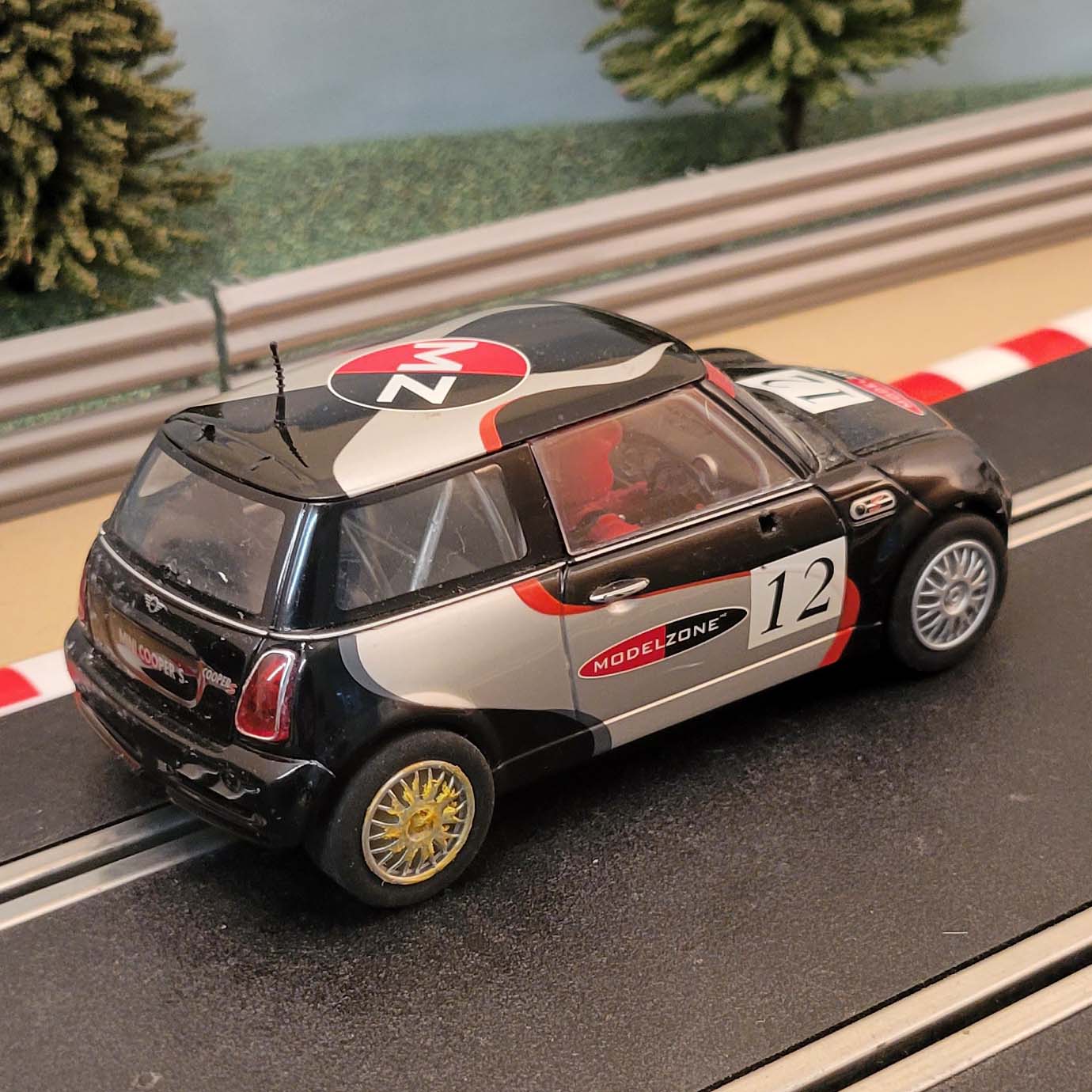 Scalextric 1:32 Car -  C2631 Black BMW Mini Cooper MODELZONE *LIGHTS* #MW