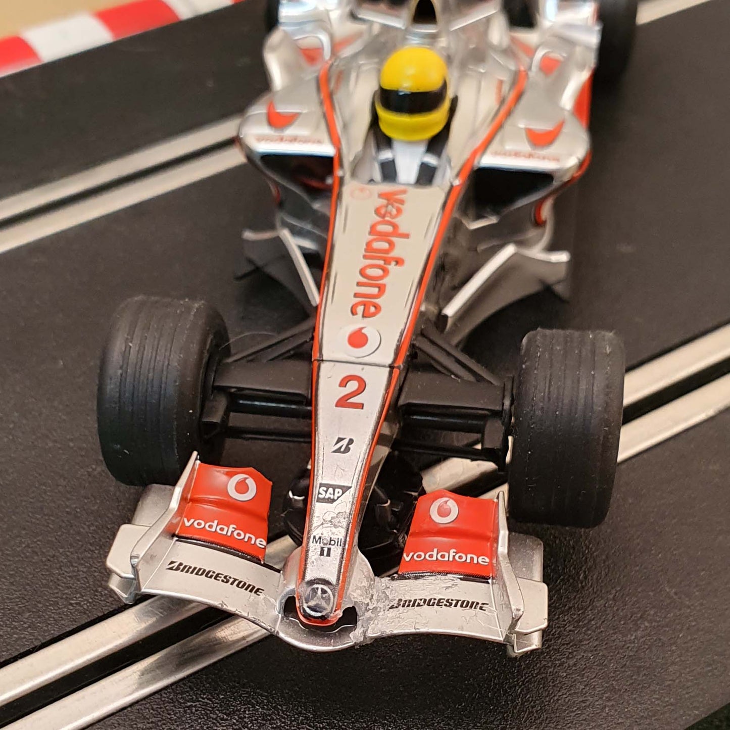 Coche Digital Scalextric 1:32 - C2837D F1 Vodafone MP4-21 Lewis Hamilton #2 #Q