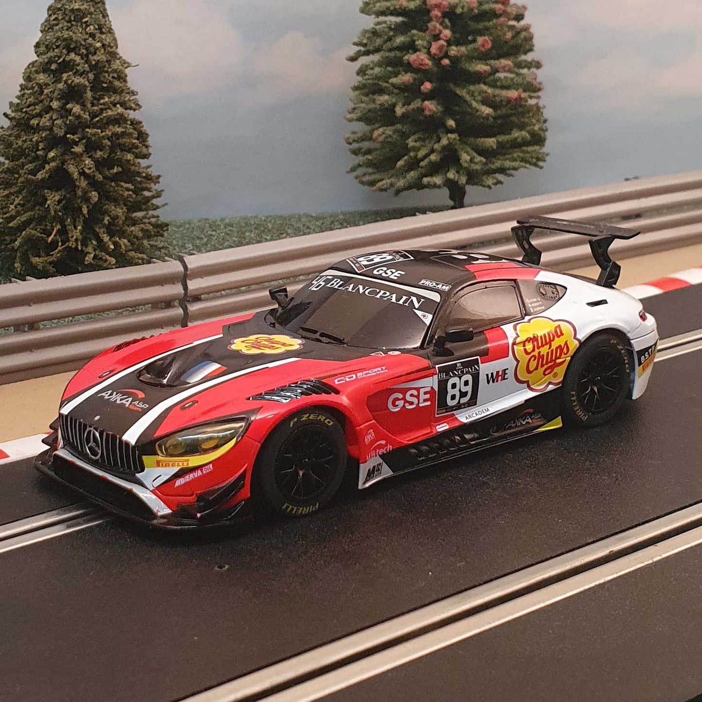 Scalextric 1:32 Car - Mercedes AMG GT3 Chupa Chups *LIGHTS* #89 #Z