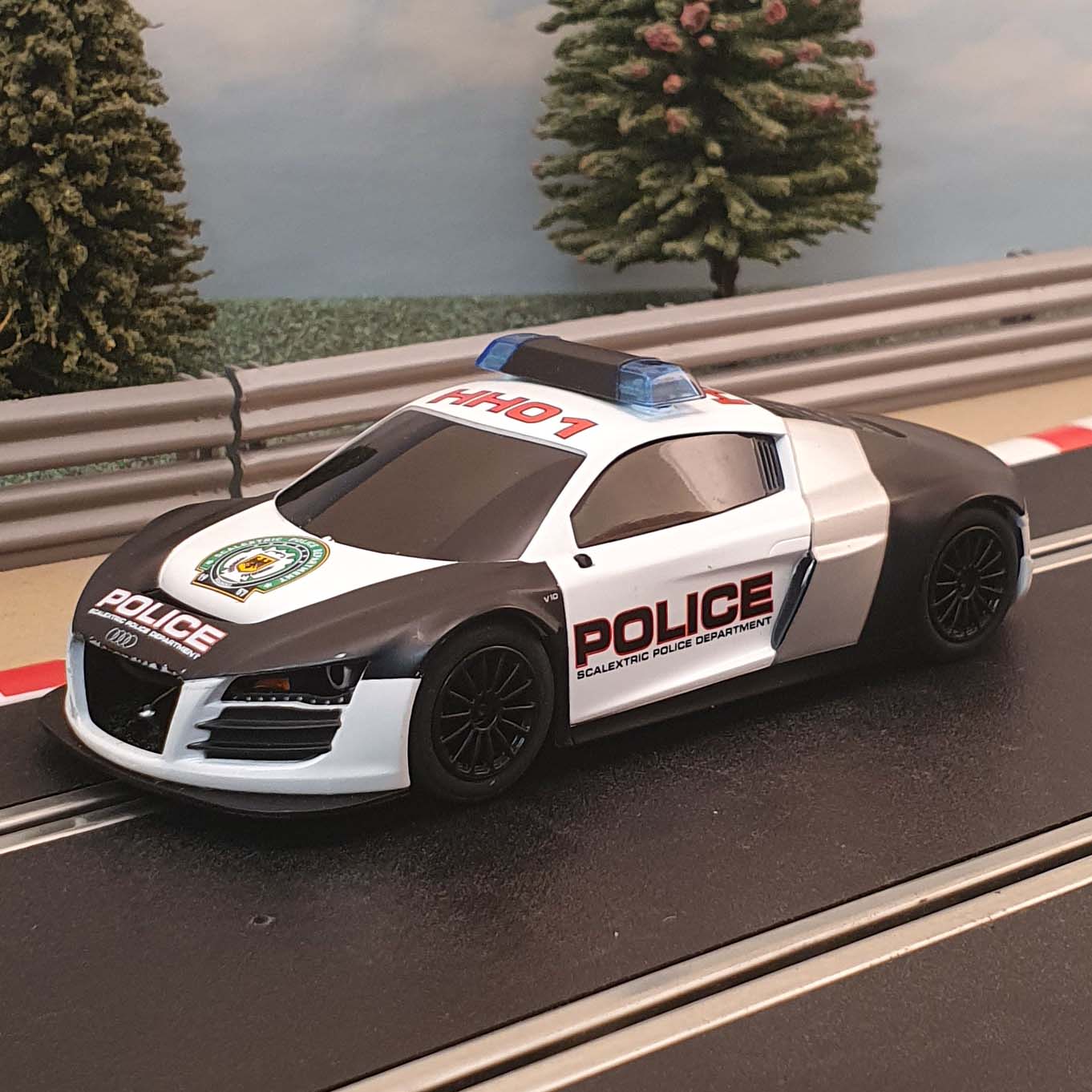 Coche Scalextric 1:32 - C3457 Audi R8 GT3 Coche de policía *LUCES Y SIRENA* #GWM