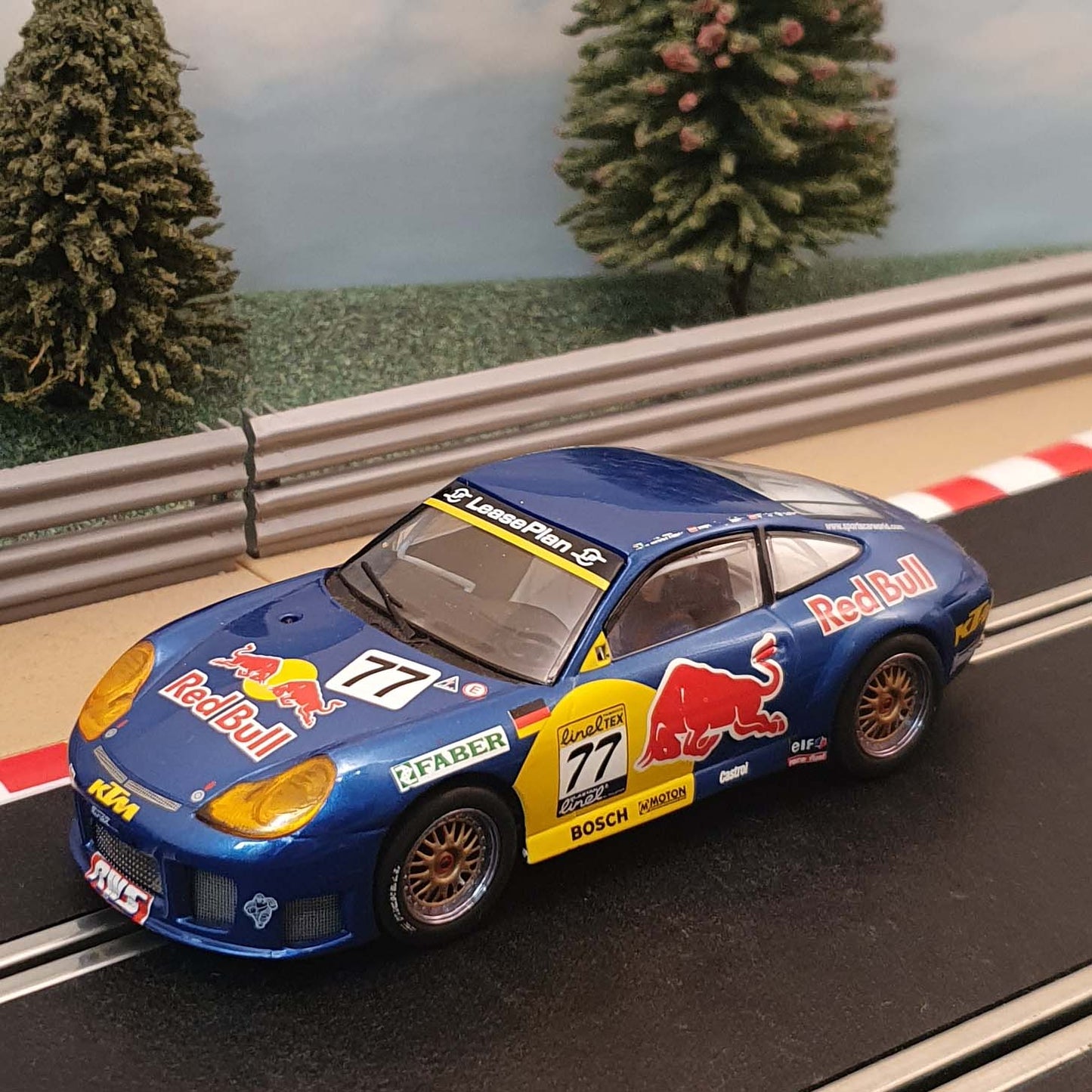 Scalextric 1:32 Car - Porsche 911 GT3R #77 Red Bull *LIGHTS* #B