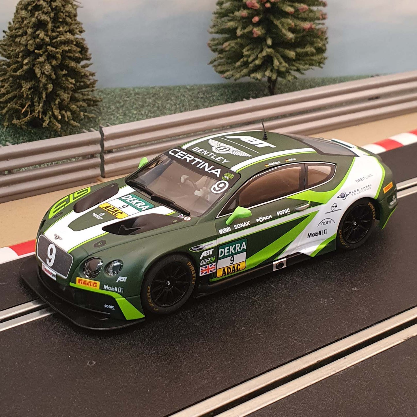 Scalextric 1:32 Car - Bentley Continental GT3 *LIGHTS* #9 #S