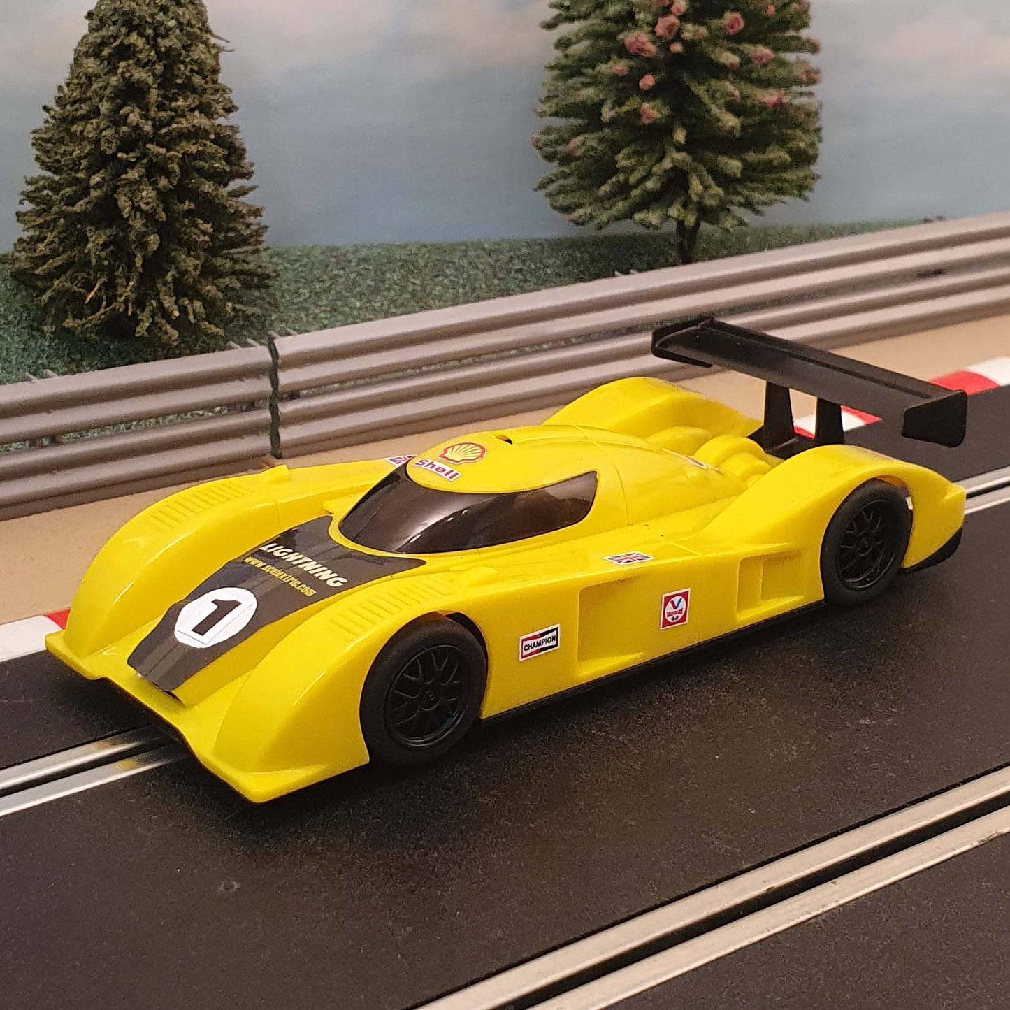 Scalextric 1:32 Start Car - Yellow Le Mans Prototype #1 #R