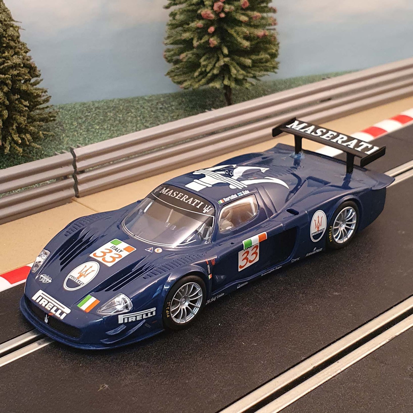 Coche Digital Scalextric 1:32 - C2630D Azul Maserati MC12 #33 *LUCES* #MW