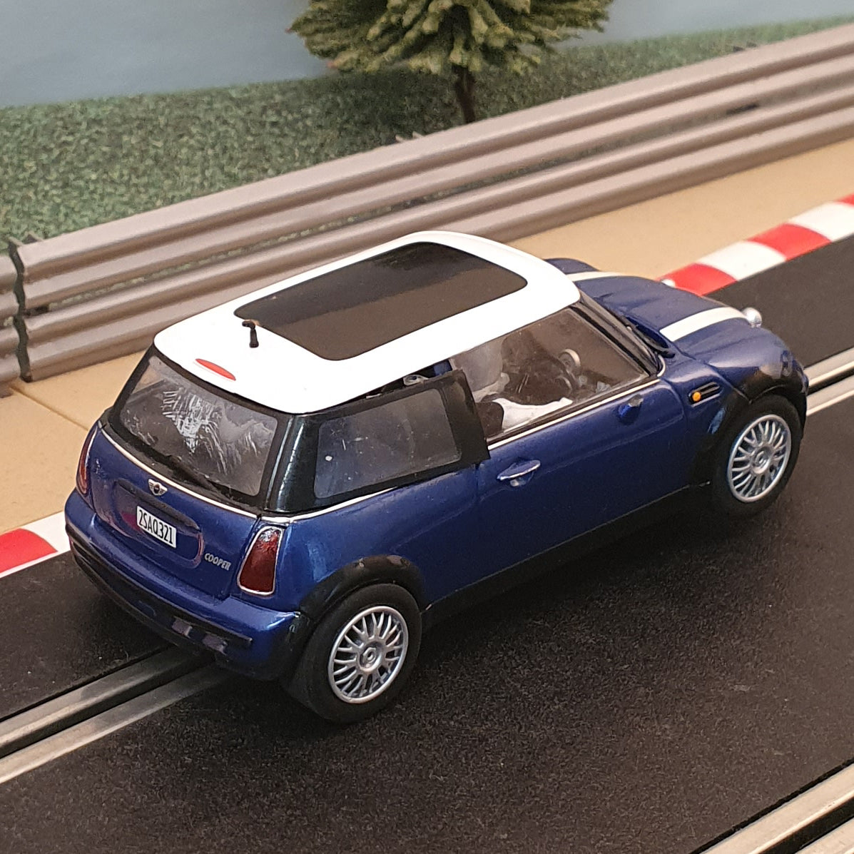 Scalextric 1:32 Car - C2538 Italian Job - Blue BMW Mini Cooper *LIGHTS* #D