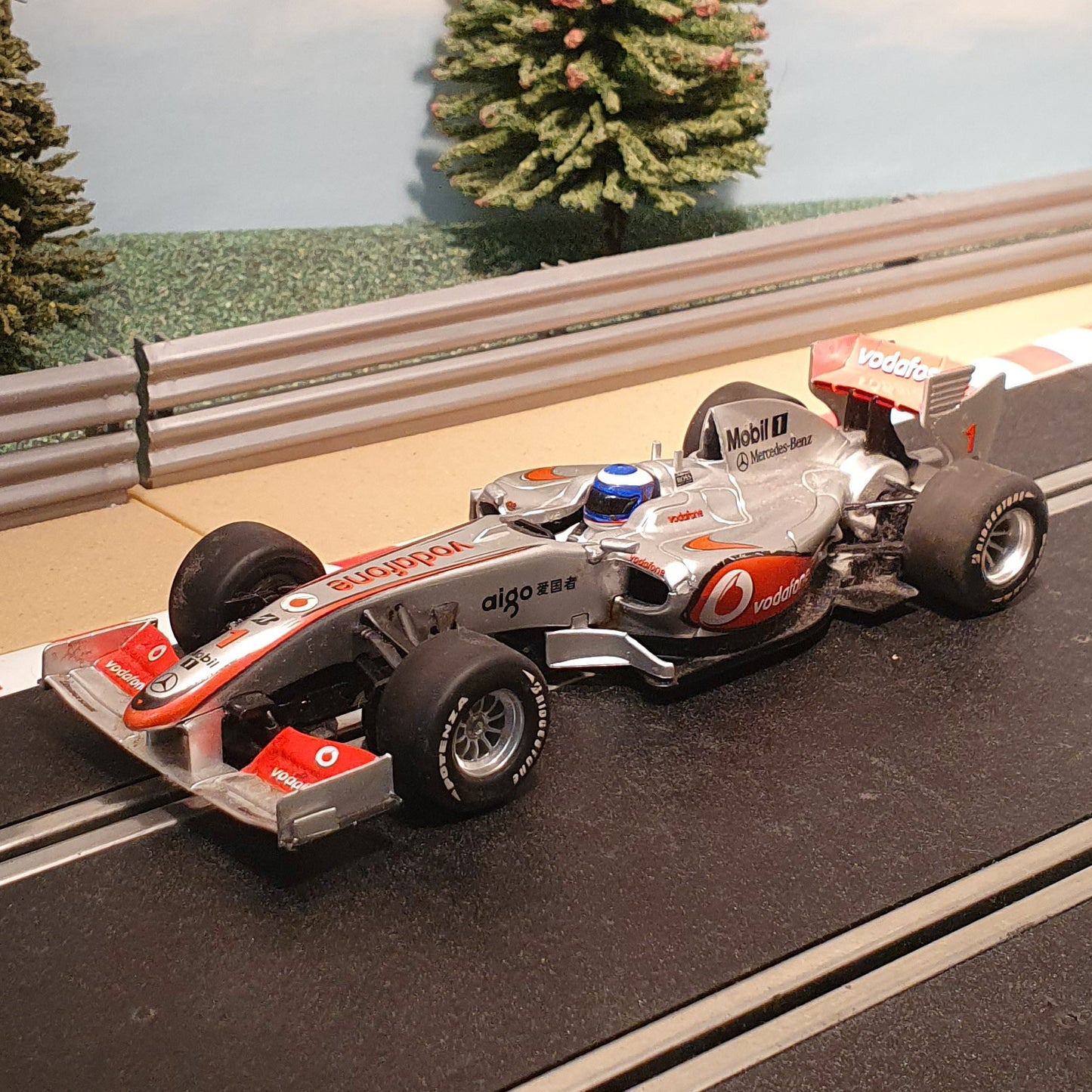 Scalextric 1:32 Digital Car - C3046 F1 Vodafone MP4-24 Jenson Button #1 #Z