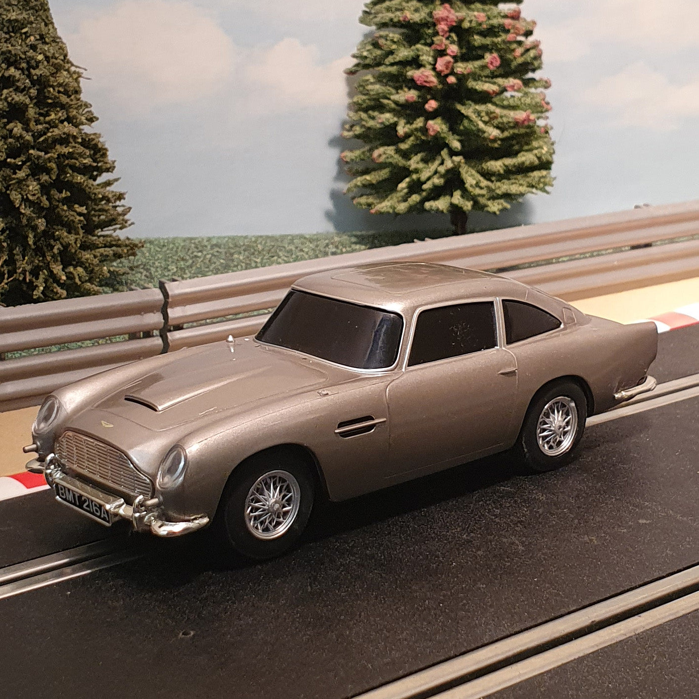 Scalextric 1:32 Car - James Bond 007 Aston Martin DB5 #MWHX