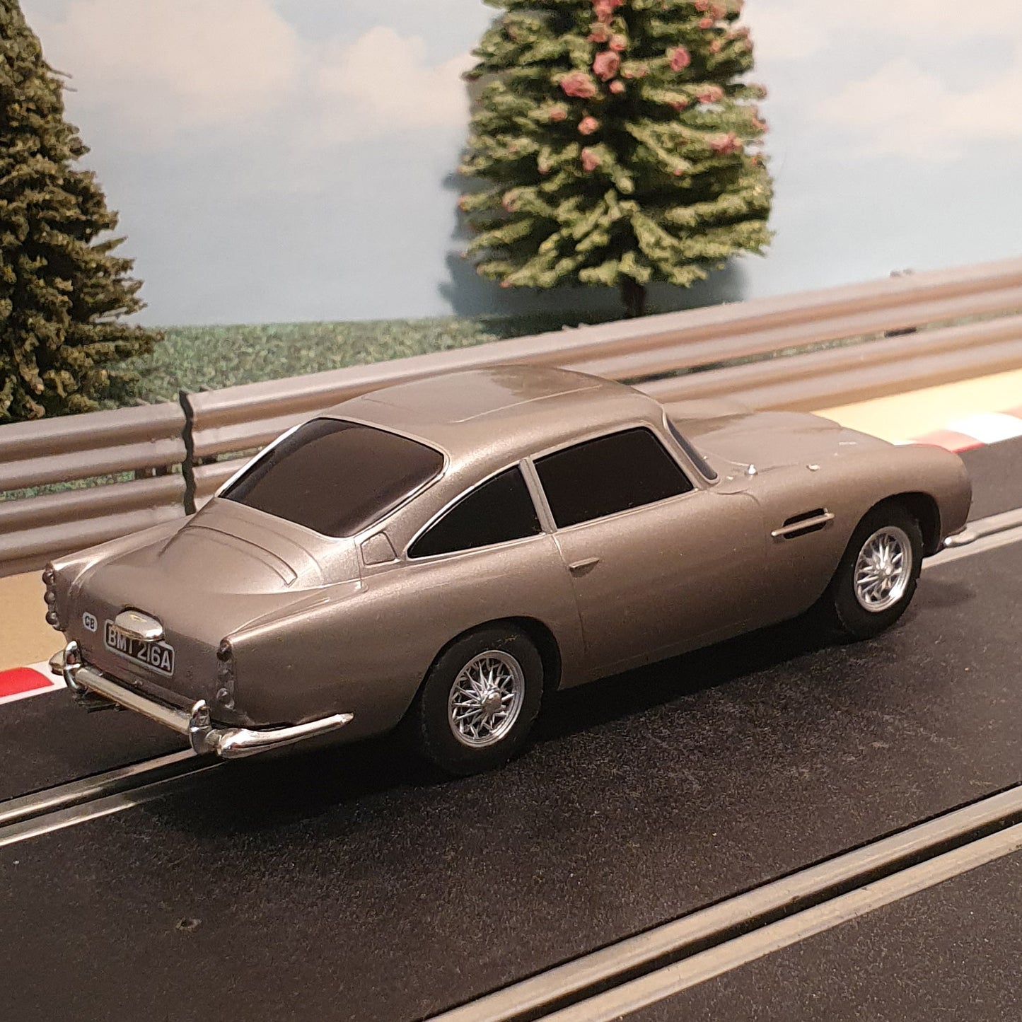 Scalextric 1:32 Car - James Bond 007 Aston Martin DB5 #MWHX