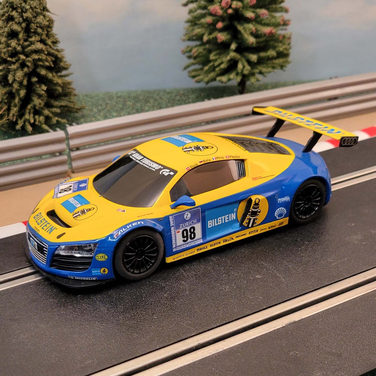 Coche Scalextric 1:32 - C3045 Audi R8 LMS GT3 'Bilstein' #98