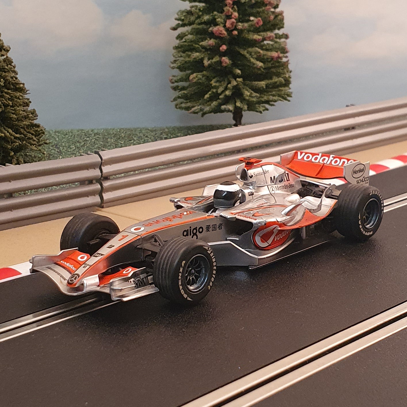 Scalextric 1:32 Digital Car - C2806D F1 Vodafone MP4-21 F Alonso #1 #E