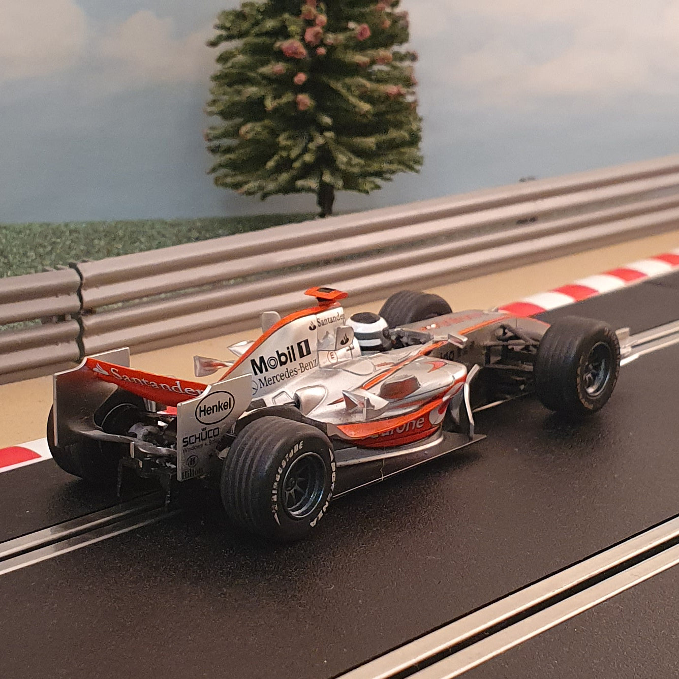 Scalextric 1:32 Digital Car - C2806D F1 Vodafone MP4-21 F Alonso #1 #E