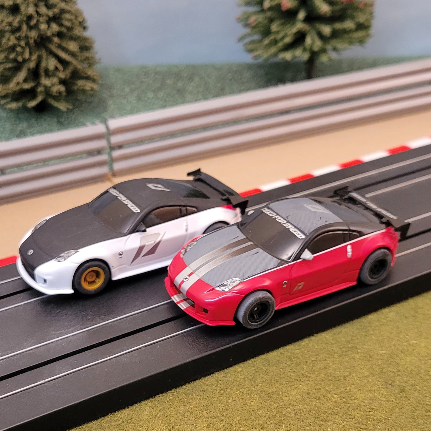 Micro Scalextric Pair 1:64 Cars - Nissan 350Z Need For Speed