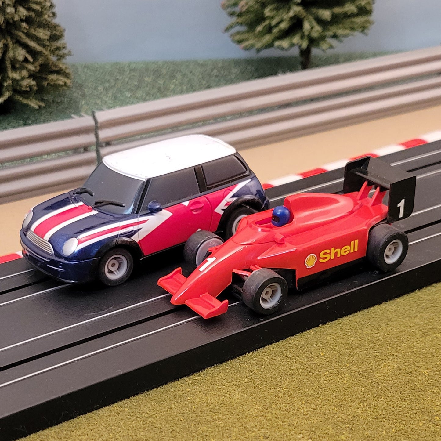 Micro Scalextric Pair 1:64 Cars - Mini Union Jack Flag & Ref F1