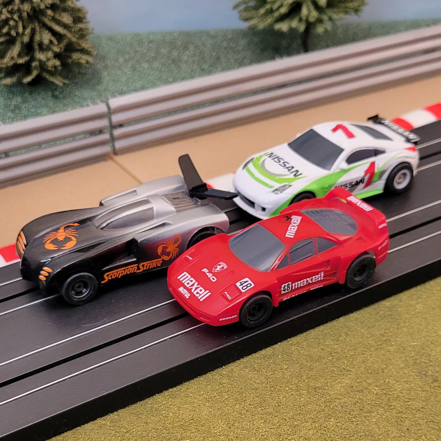 Micro Scalextric 1:64 Cars - Red Ferrari F40 White Nissan 350Z & Scorpion Strike