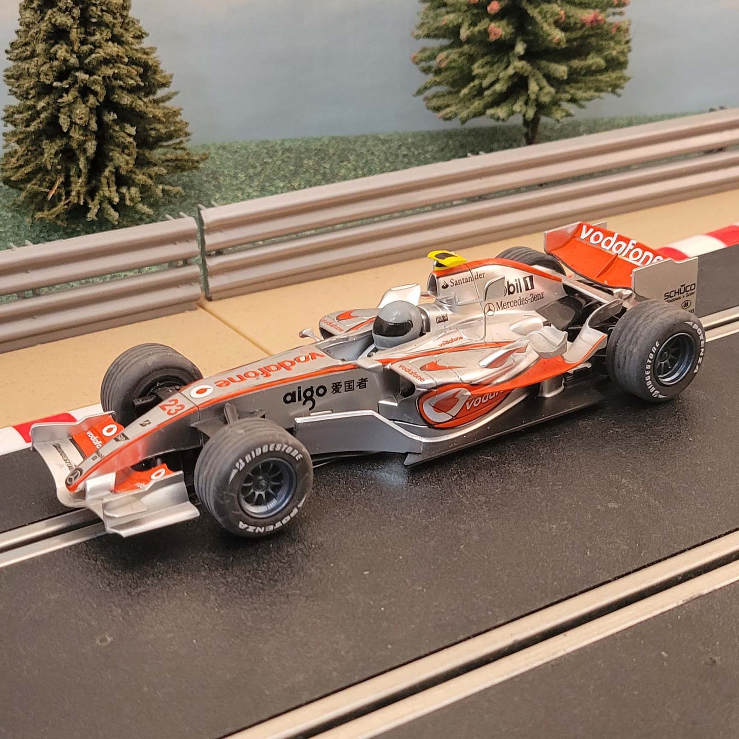 Coche Scalextric 1:32 - C2866 F1 Vodafone MP4-21 Kovalainen #23 #C