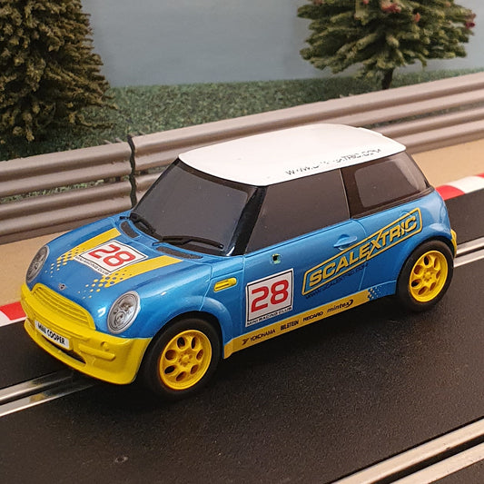 Coche Scalextric 1:32 - C3073 Azul Claro y Amarillo BMW Mini Cooper Racing #28 #A