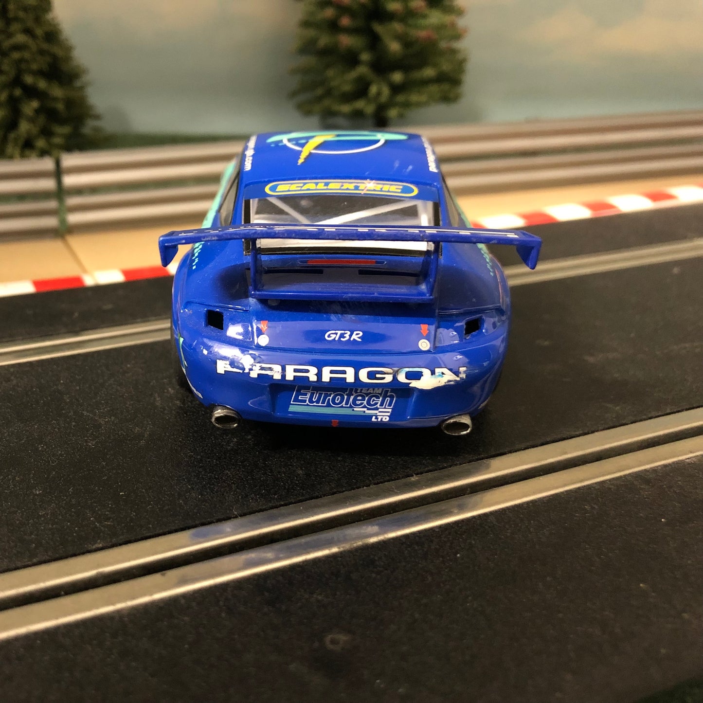 Coche Scalextric 1:32 - Porsche 911 GT3R #77 John Guest Paragon *LUCES* #J