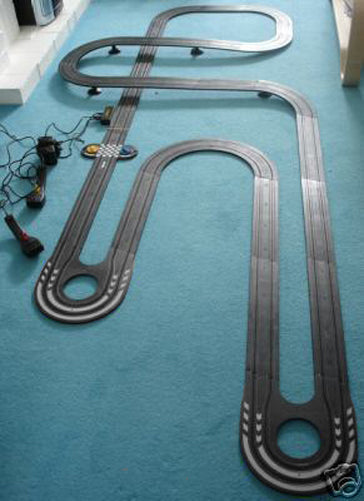 Diseño de pista Micro Scalextric 1:64 (lote de juego) CABE DEBAJO DE UNA CAMA