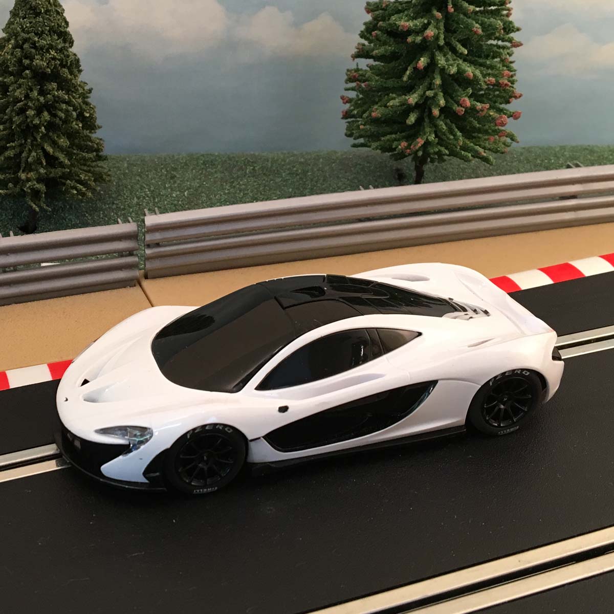 Scalextric 1:32 Car - White McLaren P1 #MW