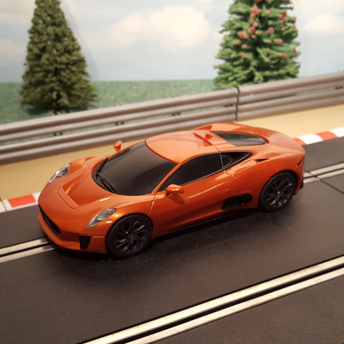 Scalextric 1:32 Car - C1336 Orange Jaguar C-X75 James Bond Spectre *LIGHTS*