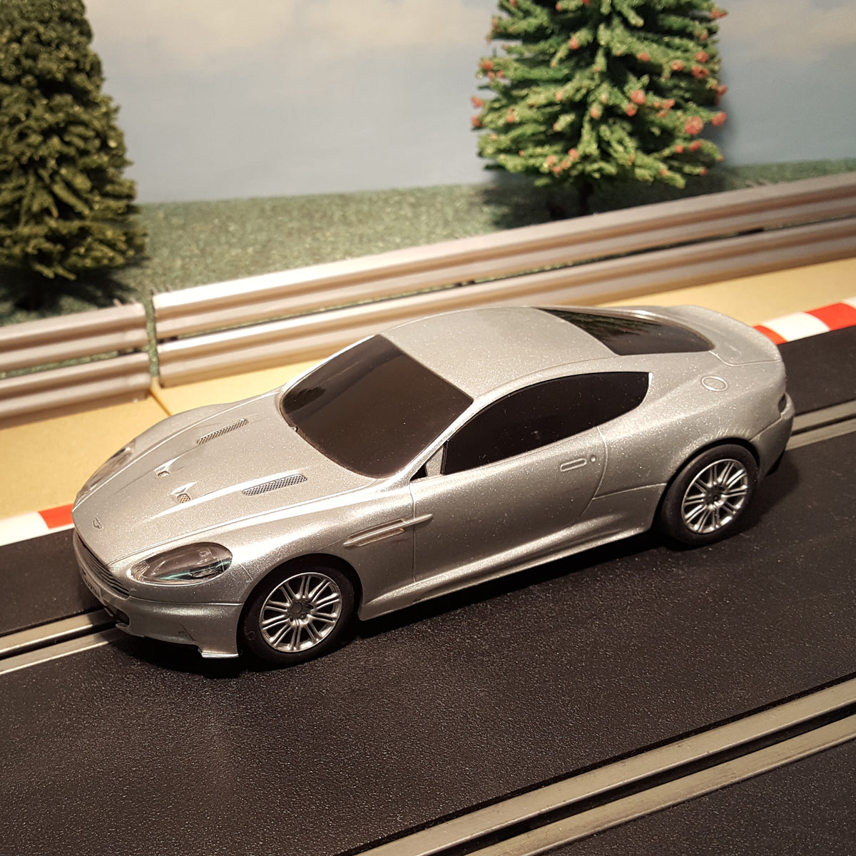 Scalextric 1:32 Car - Silver Aston Martin DBS #A