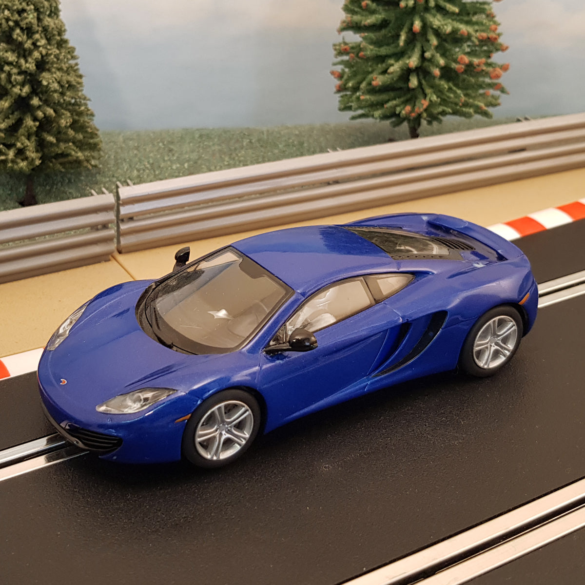 Coche Scalextric 1:32 - Azul McLaren MP4-12C #Z