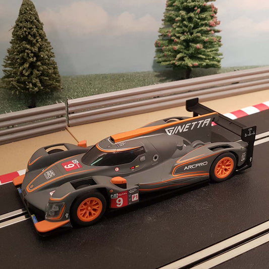 Coche Scalextric 1:32 - Gris y Naranja Ginetta G60 LMP1 Le Mans #9 *LUCES* #E