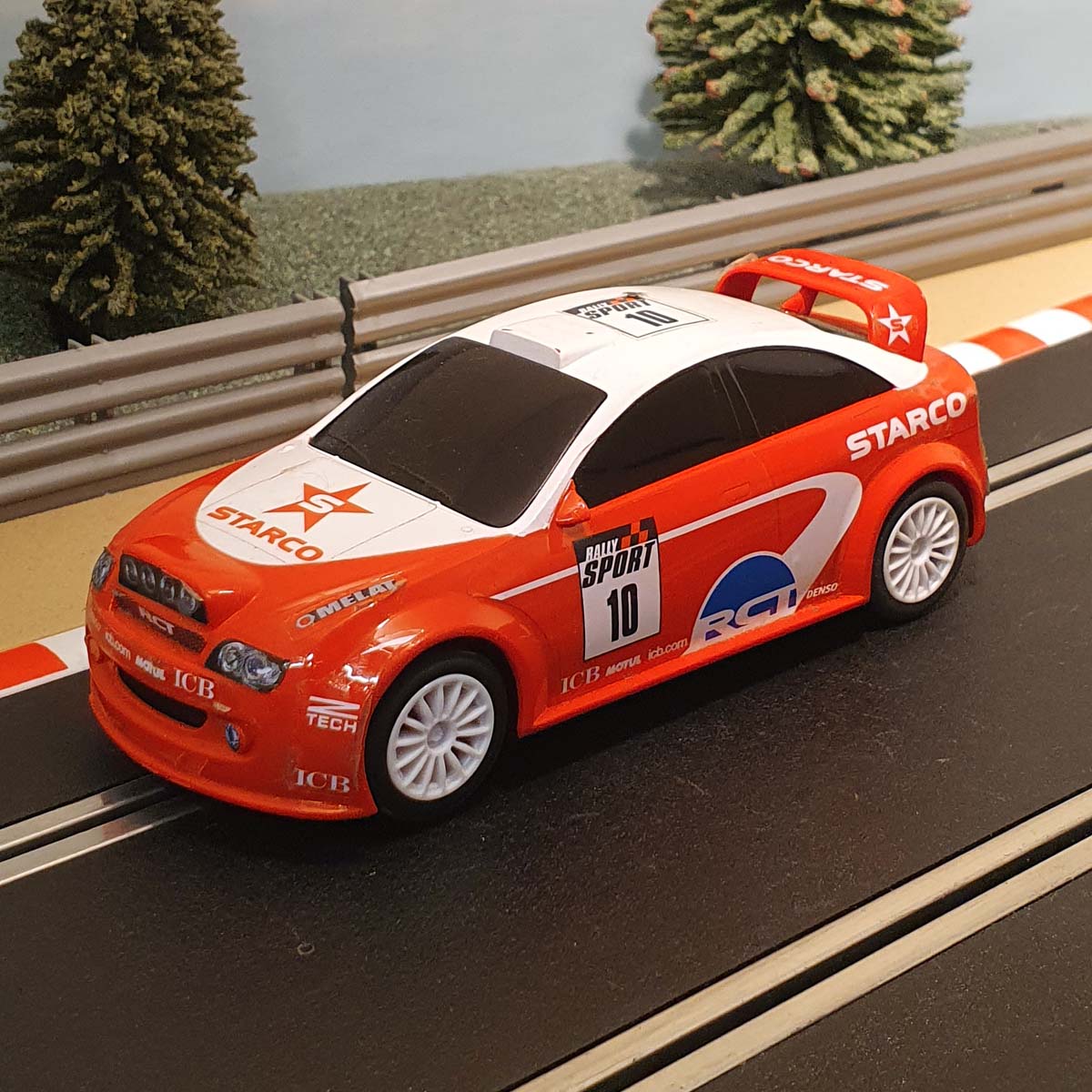 Coche Scalextric 1:32 - Coche de salida del rally WRC n.º 10