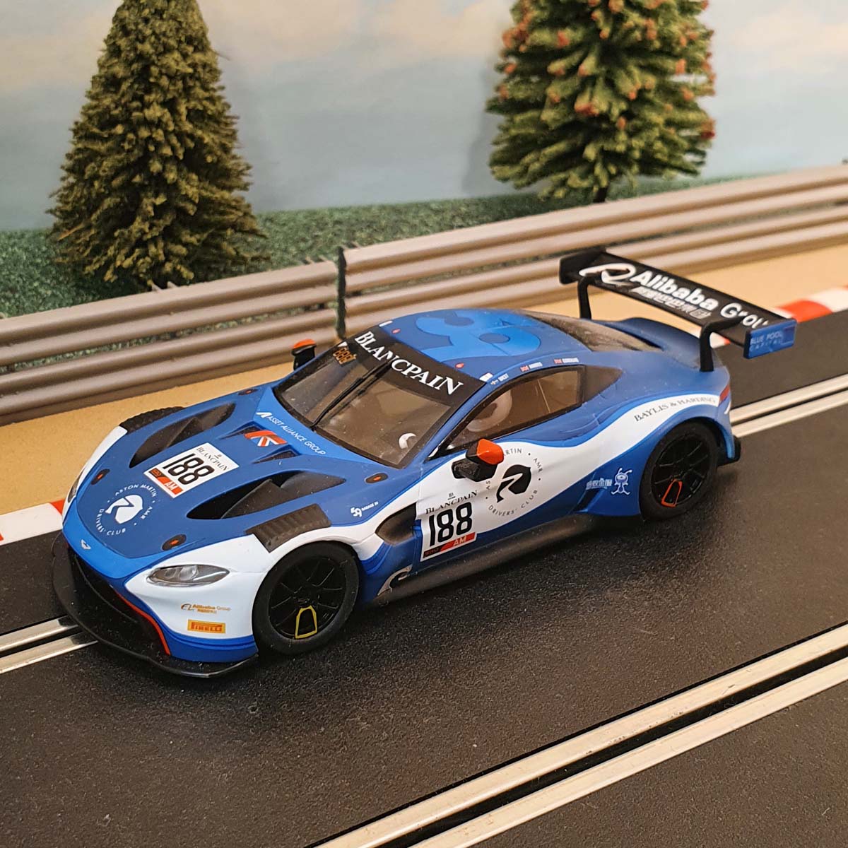 Scalextric 1:32 Car - C4100 Aston Martin Vantage GT3 *LIGHTS* #188 #E