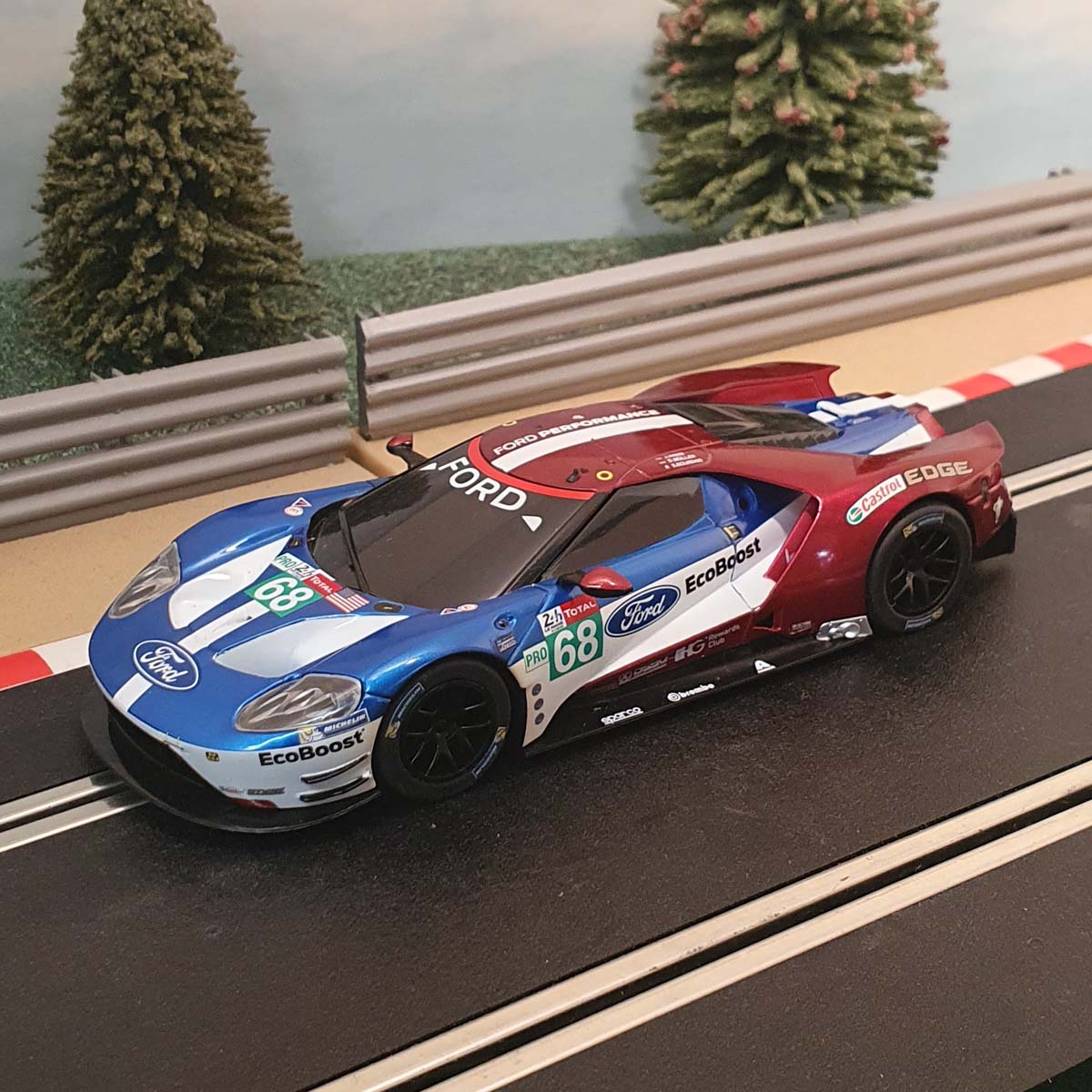 Scalextric 1:32 Car - Ford GT GTE Le Mans 2017 #68 *LIGHTS* #S