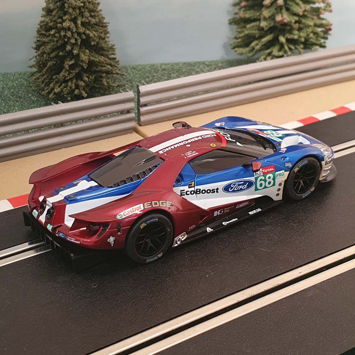 Scalextric 1:32 Car - Ford GT GTE Le Mans 2017 #68 *LIGHTS* #S