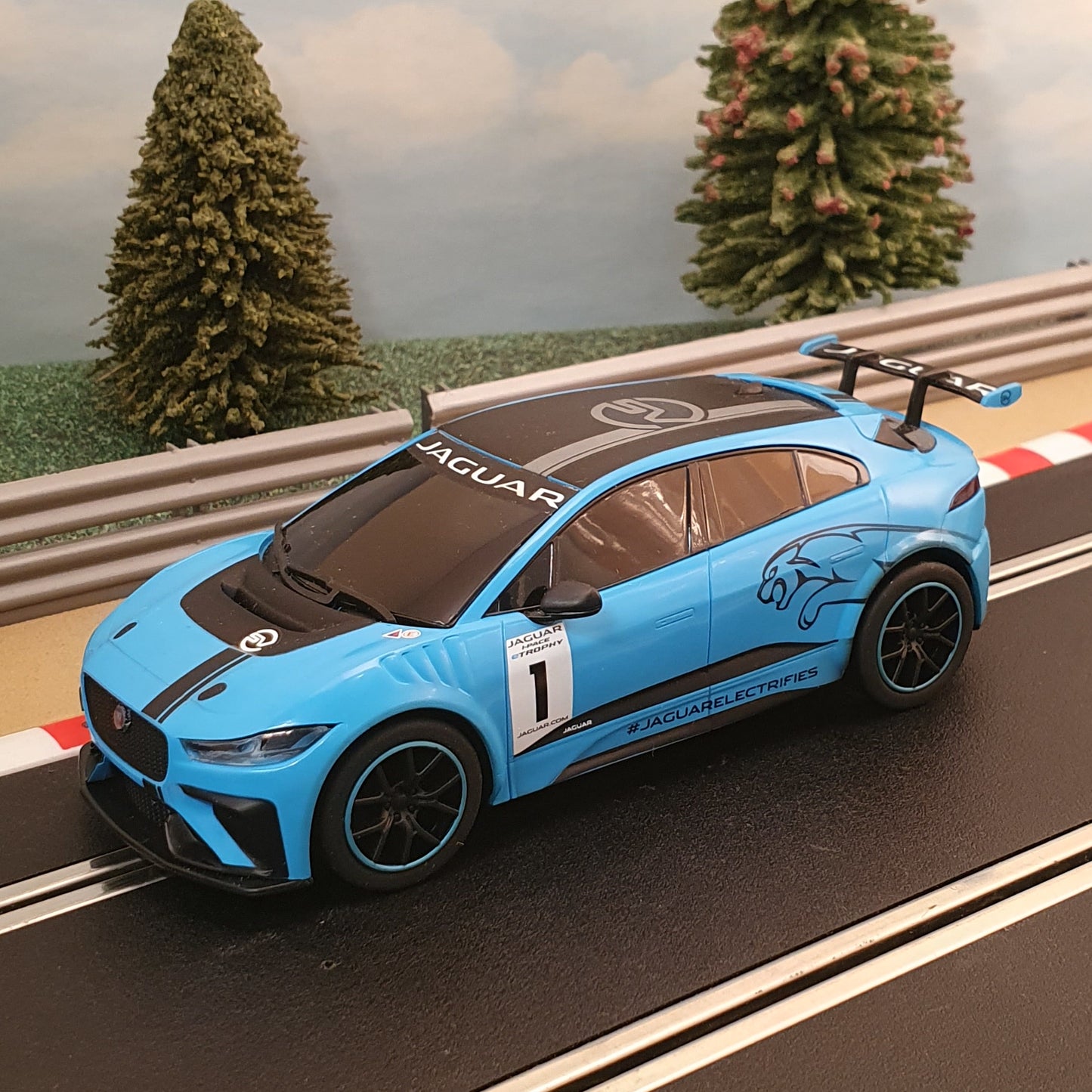 Coche Scalextric 1:32 - C1401 Jaguar I-Pace AZUL #1