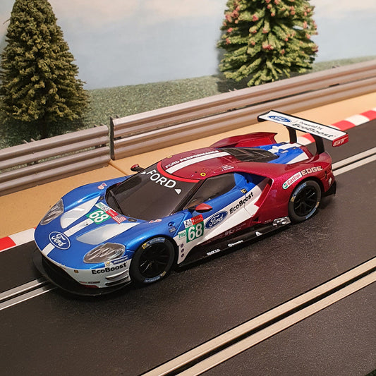 Scalextric 1:32 Car - Ford GT GTE Le Mans 2017 #68 *LIGHTS*