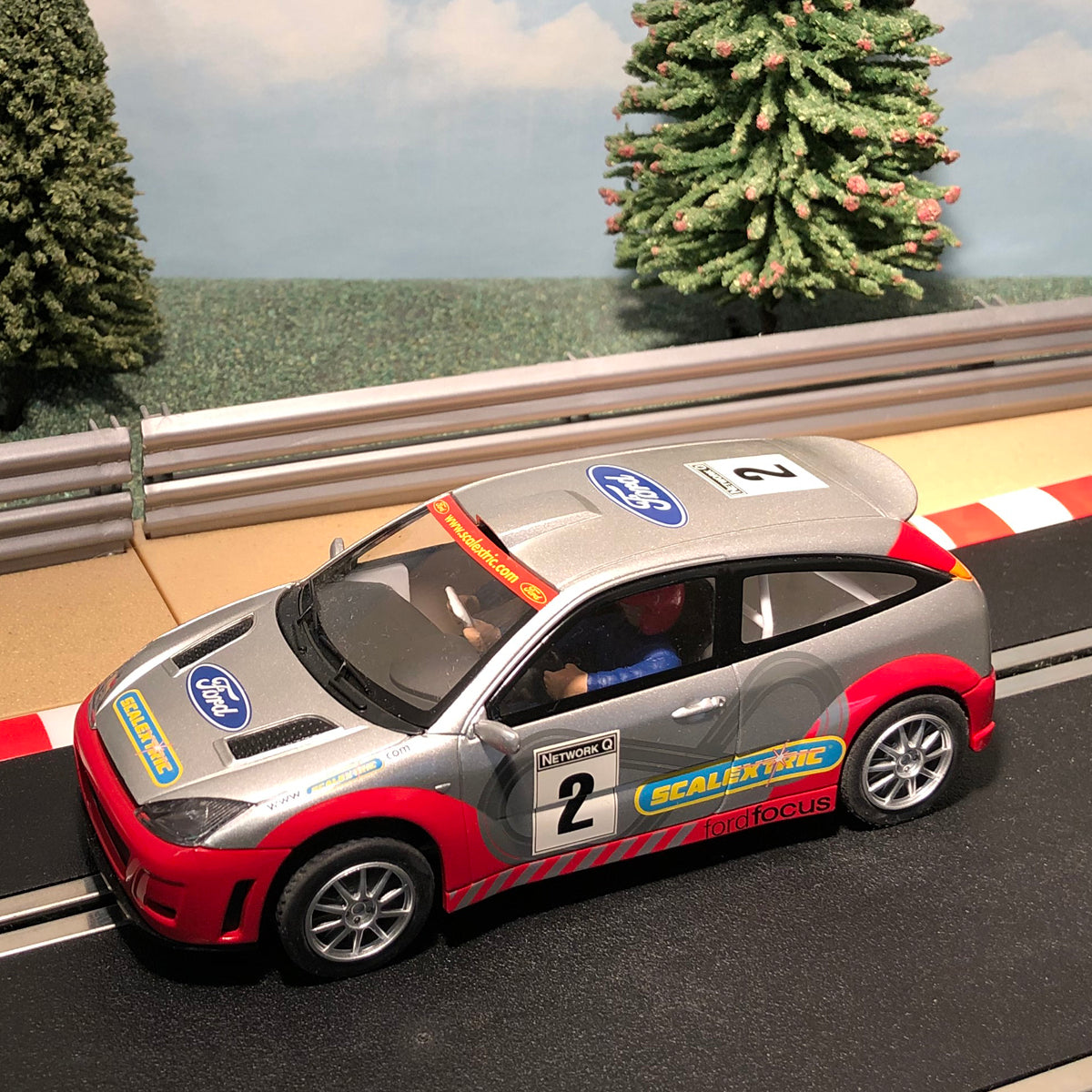 Coche Scalextric 1:32 - Ford Focus Rally WRC rojo y plateado #2