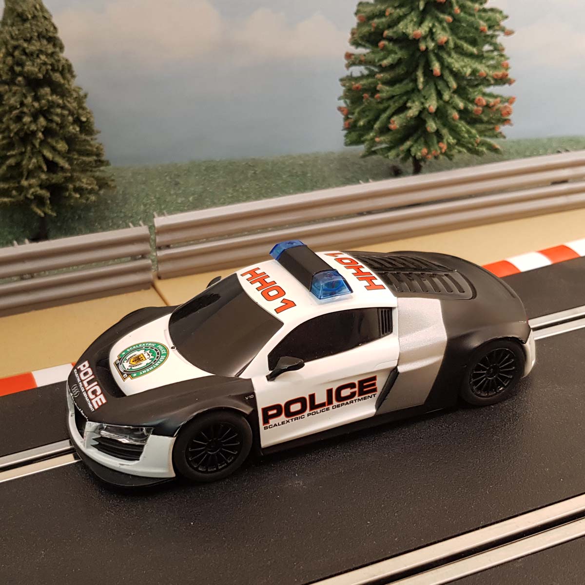 Coche Scalextric 1:32 - C3457 Audi R8 GT3 Coche de policía *LUCES Y SIRENA* #GW