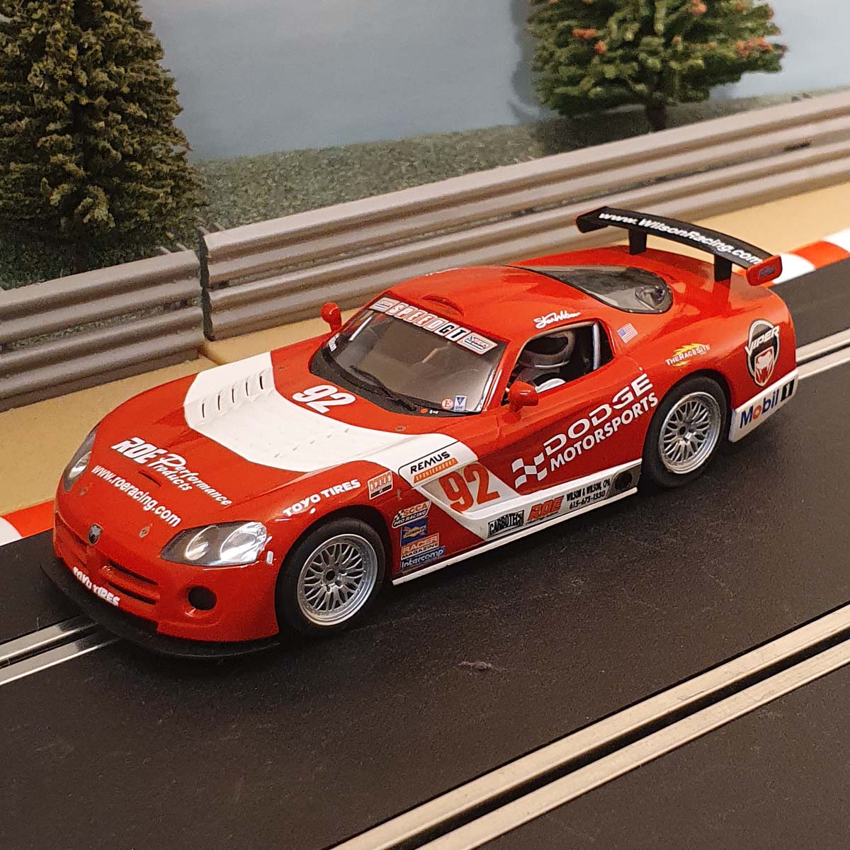 Coche Digital Scalextric 1:32 - C2691D Rojo Dodge Viper #92 *LUCES* #E