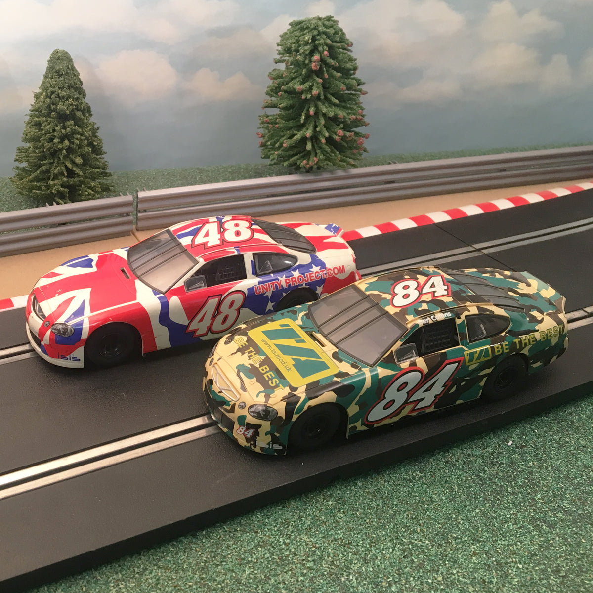 Scalextric 1:32 Par Coches NASCAR Ford Taurus Unity Project 48 &amp; Camo 84 #S