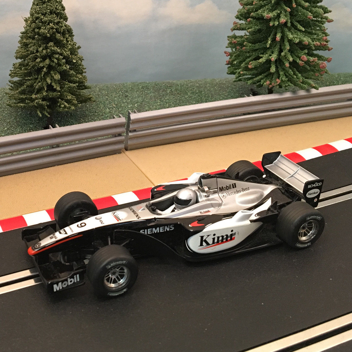 Scalextric 1:32 Car - C2668 F1 Mercedes Benz McLaren MP4-16 Kimi #9 #C